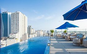 Grand Ocean Luxury Boutique - Infinity Rooftop Pool